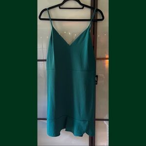 Green fitted dress👗